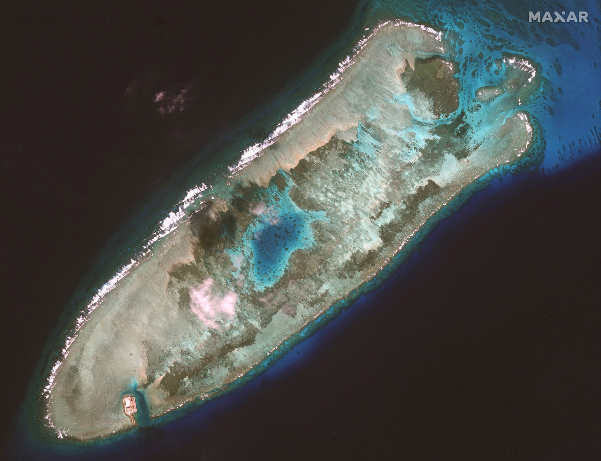 Спутниковые снимки острова змеиный