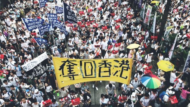逃犯条例争议：香港游行人数超百万创下纪录
